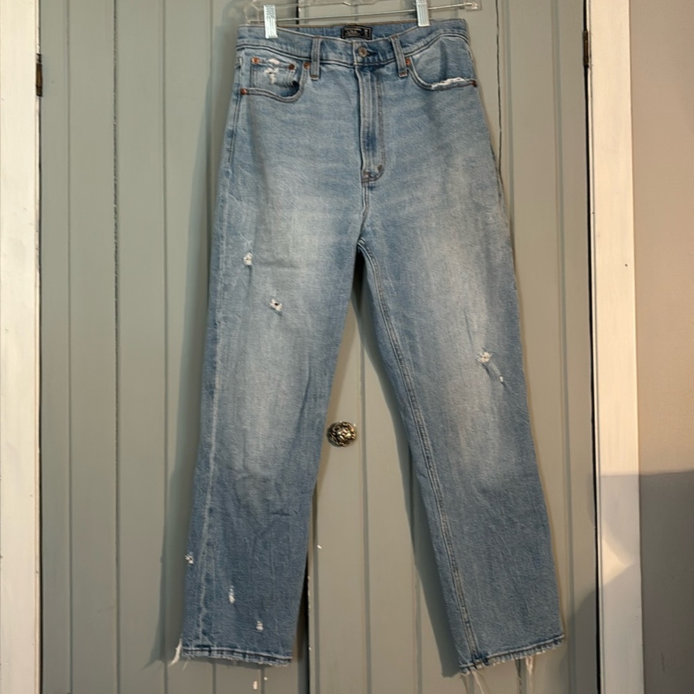 Abercrombie & Fitch Ultra High Rise Mom Jean size 8